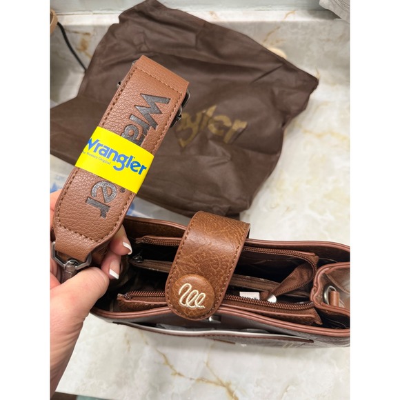 New with tags Wrangler WG114-110 BR Brown Faux Leather Crossbody Shoulder Bag - Picture 3 of 8